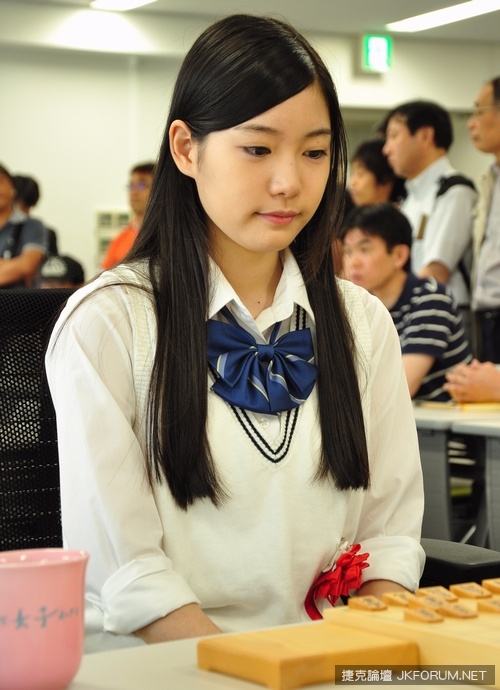 根本是偶像！太可愛的日本現役JK職業女流將棋手竹俣紅