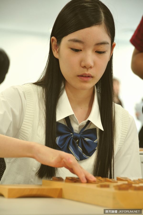 根本是偶像！太可愛的日本現役JK職業女流將棋手竹俣紅