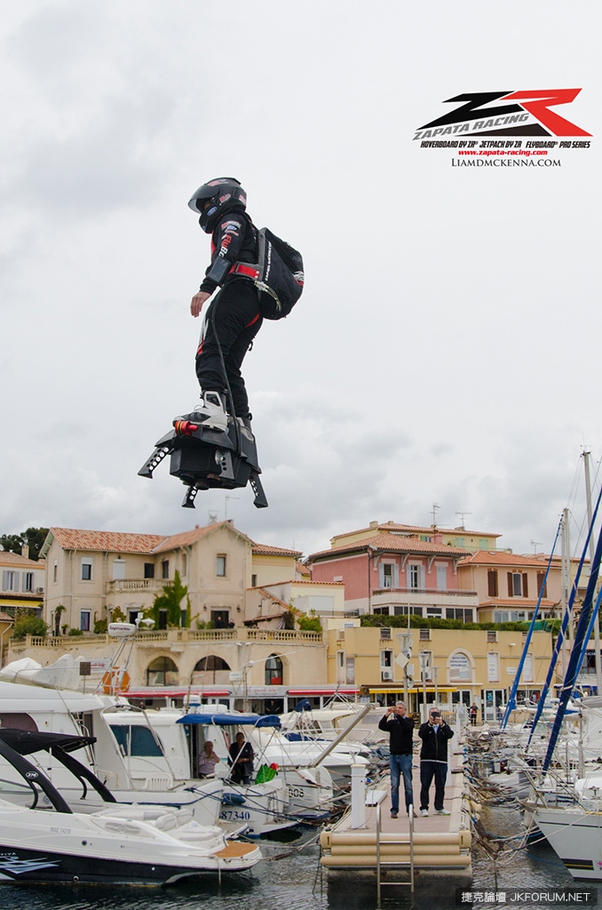 飛行的夢想不是夢！法國「Flyboard Air」讓你單人飛上天！