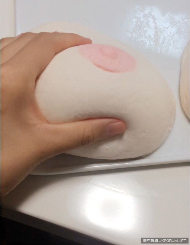 日本女優G奶料理又有新招！這次依然沒人在乎食物好不好吃&#8230;