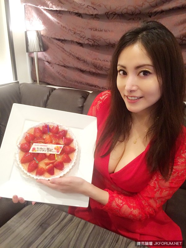 聲優也要靠巨乳力拼？巨乳御姊聲優高橋智秋水手服讓人受不了！