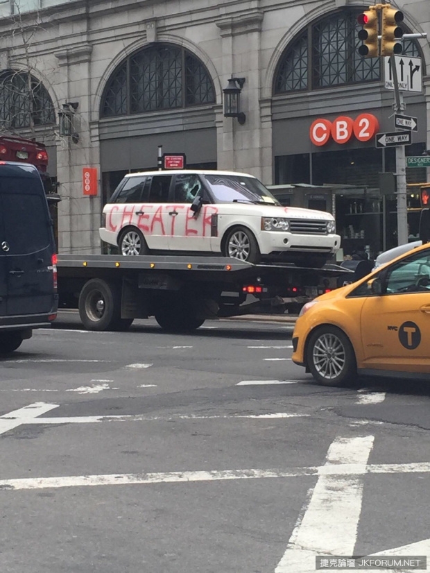 前女友的復仇？　劈腿男百萬名車被狠狠塗鴉示眾！