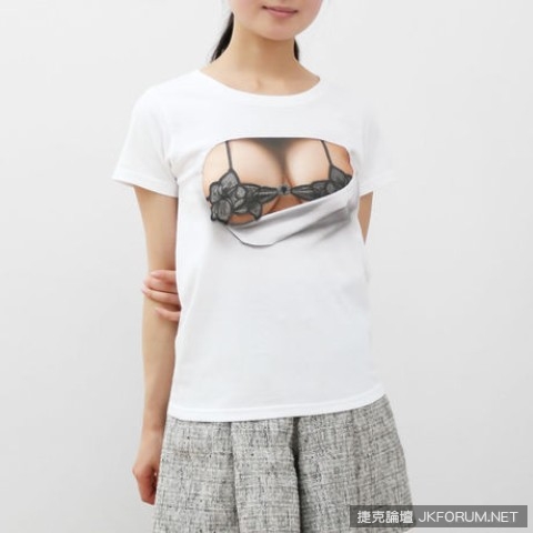 無法抗拒！濕身T-shirt和爆乳胸罩的誘惑&#8230;這穿出去合法嗎？！