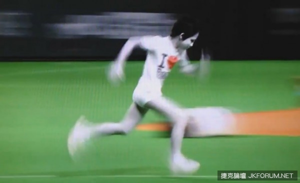 《貞子vs.伽椰子》爆笑電影宣傳又來了，這次為職棒開球畫面超詭異的啦！