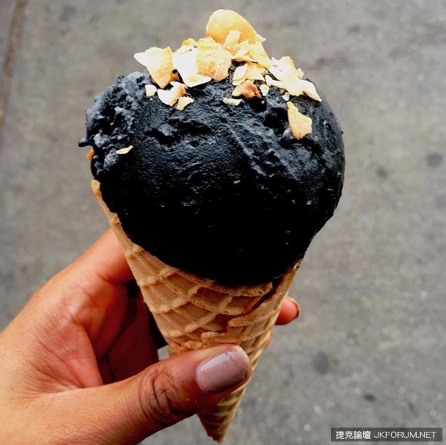 OMG！紐約冰店推出創意全黑冰淇淋！口味居然是….