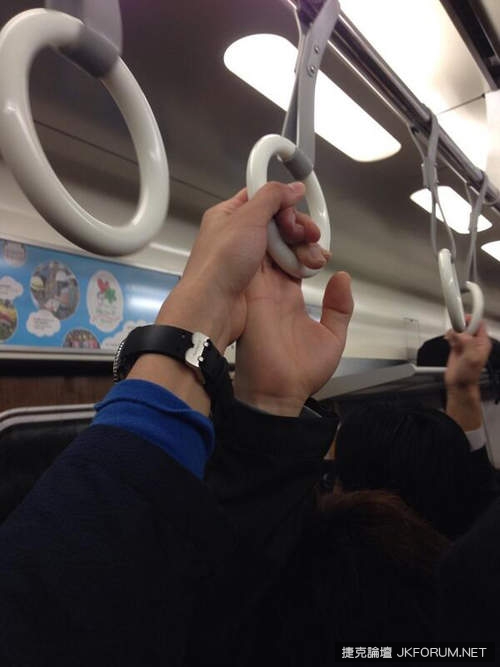 《日本滿員電車》什麼爆笑事都可能發生&#8230;最後一張是怎摸惹？！