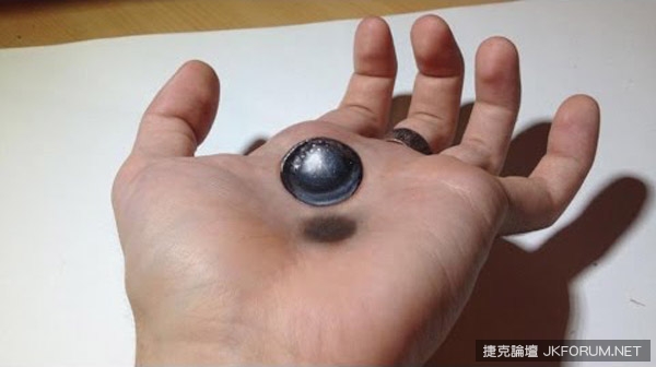 「我在手掌上開了個洞！」正驚訝這是什麼巫術，原來是神手3D繪圖～
