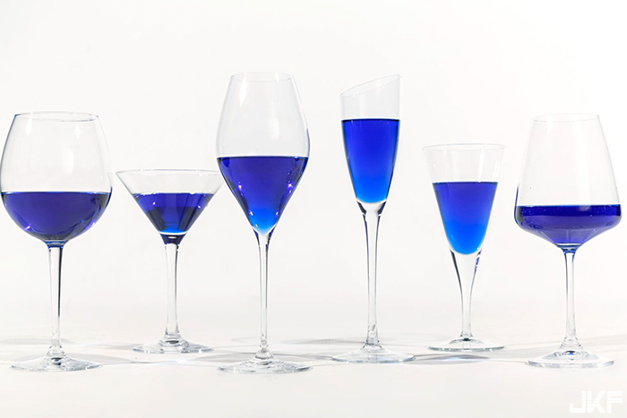 你從沒看過的藍色葡萄酒，彷彿讓你置身浪漫氣息之中！