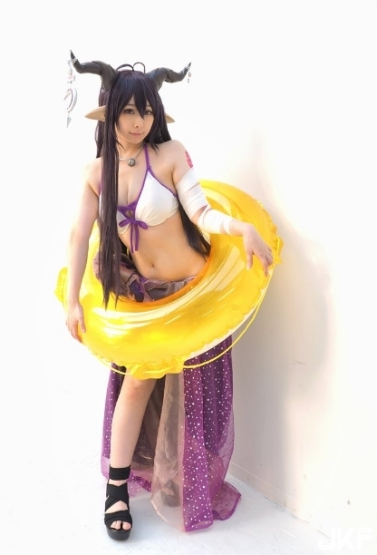 Coser 慶比基尼日　眼睛冰淇淋吃到漫出來