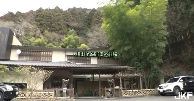 發現深山中《拍攝 AV 的溫泉旅館》我也想要住宿加購 18 禁服務……