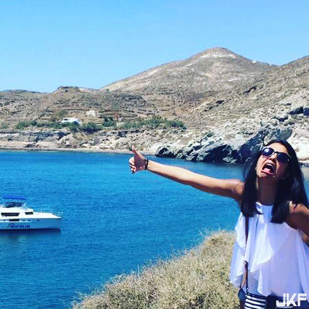 蜜月旅行老公不能來&#8230;落單人妻搞笑自拍一夕爆紅！