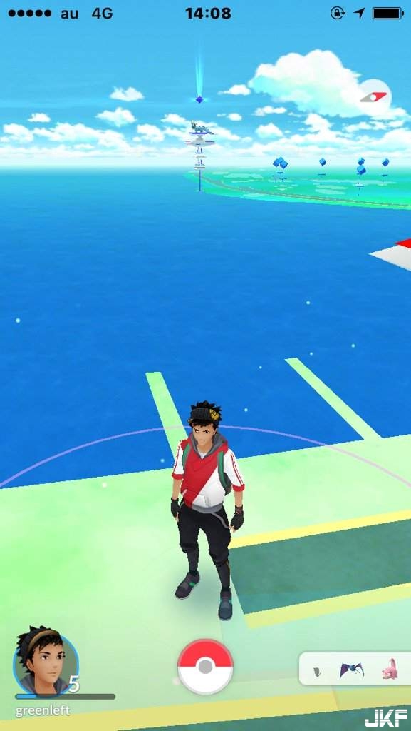 有錢就是屌《開直升機玩Pokemon Go》下面的可憐蟲還在用腳跑