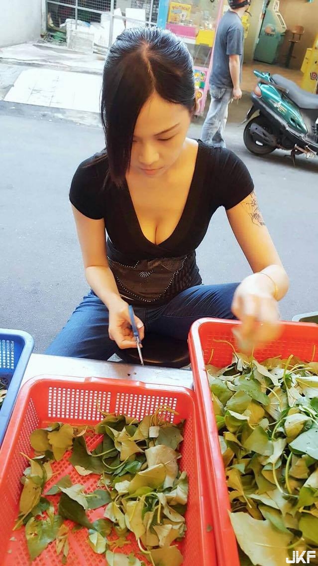 PTT巨乳實況主　轉換跑道賣牛肉麵