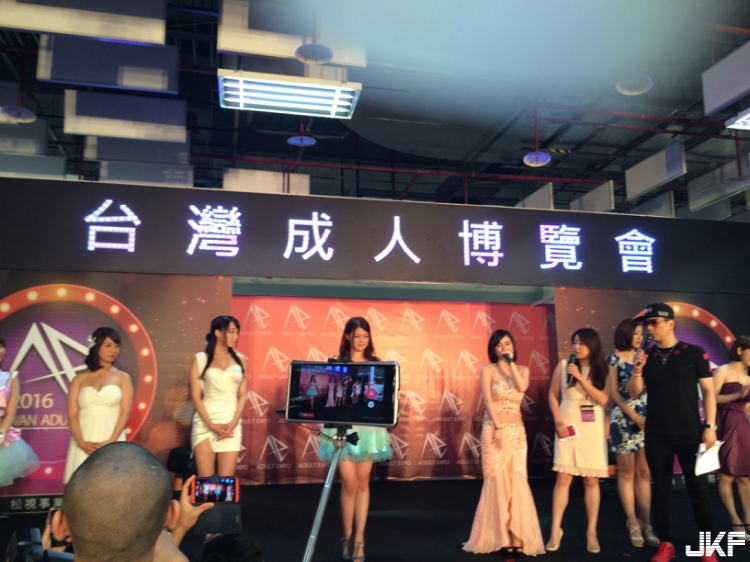 【JKF X 2016 Adult Expo】AV女優點點名　報告九名女優全數到齊！