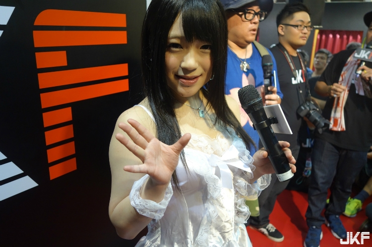 【JKF X 2016 Adult Expo】南梨央奈直接脫下原味內褲送給粉絲