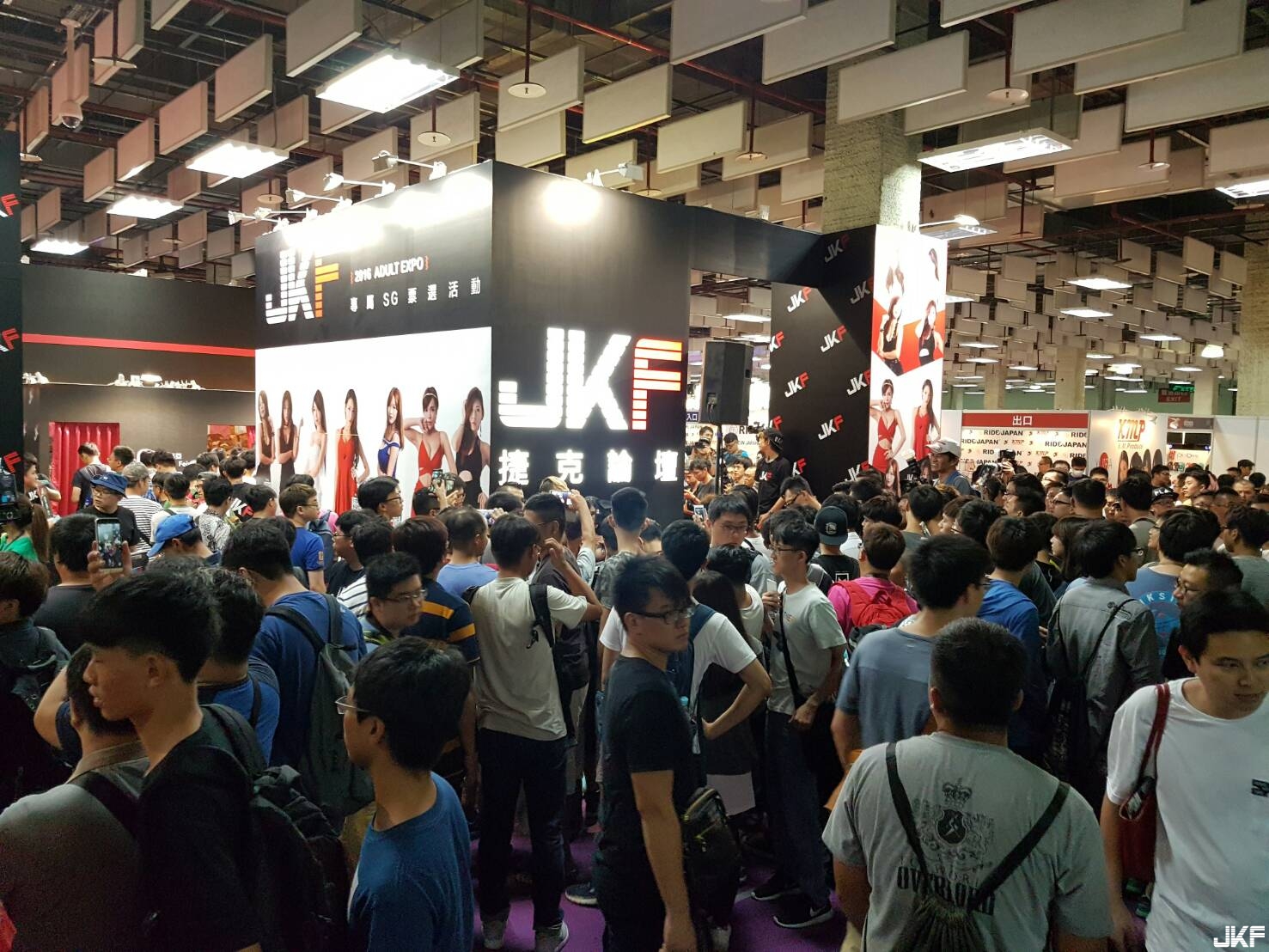 【JKF X 2016 Adult Expo】南梨央奈直接脫下原味內褲送給粉絲