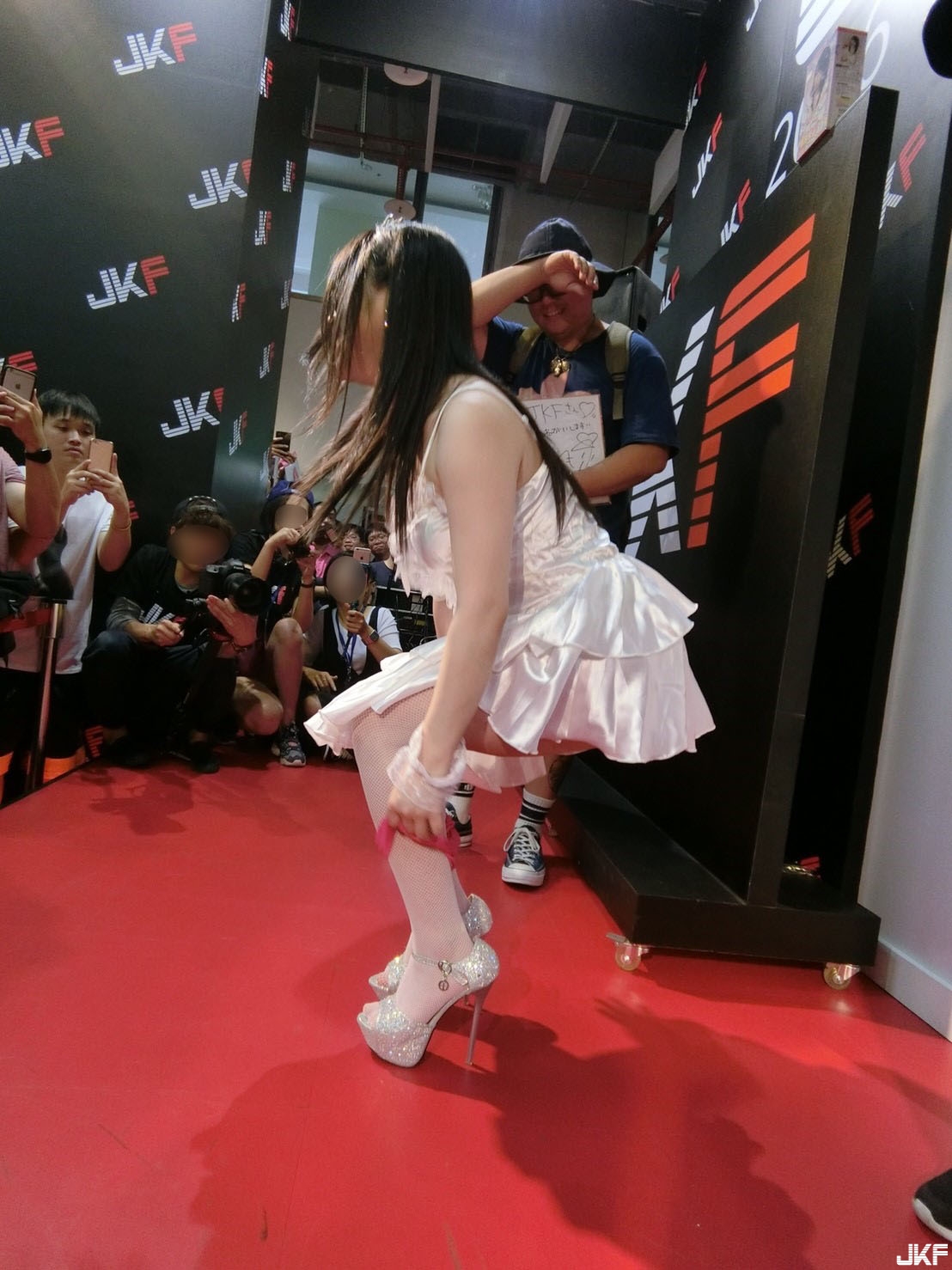 【JKF X 2016 Adult Expo】南梨央奈直接脫下原味內褲送給粉絲