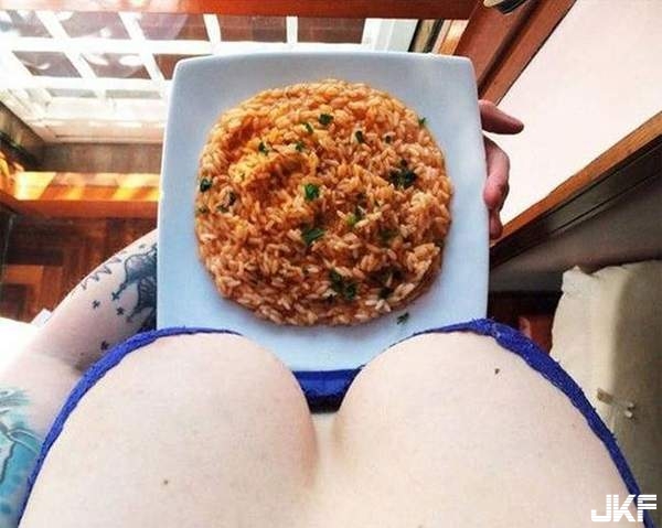 《美食與美乳選哪個》喂！明明是想好好介紹美食啊怎麼歪了