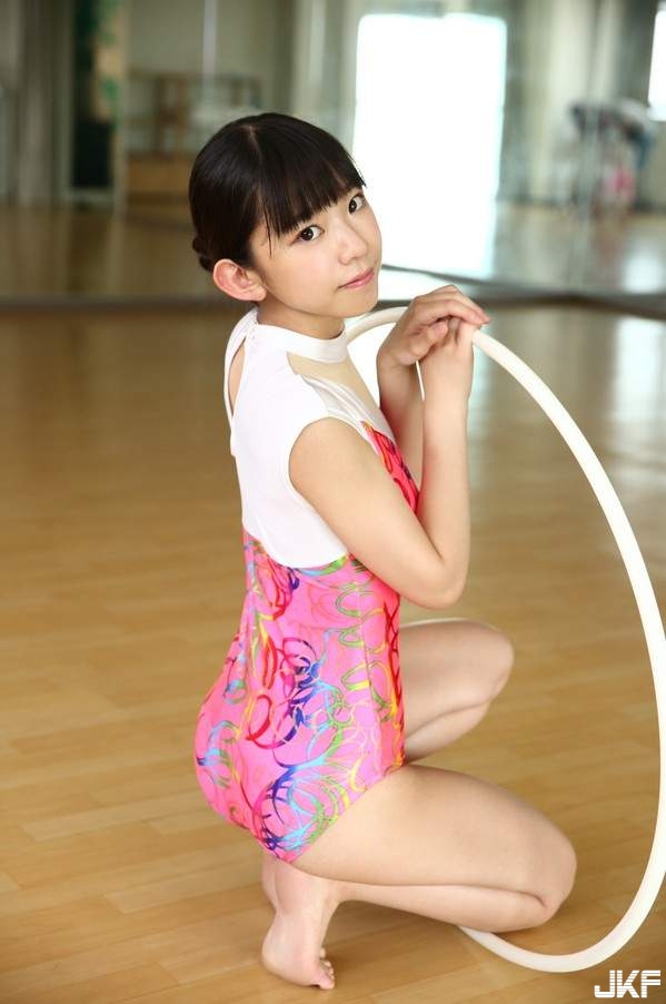 《合法爆乳美少女》長澤茉裡奈化身奧林匹克女神拍攝競泳泳衣寫真