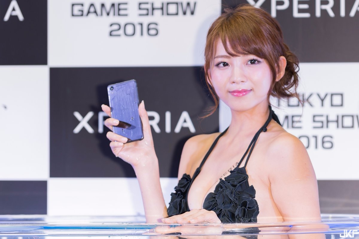 《Xperia 風呂》東京電玩展性感寫真女星早瀬あや現場直接泡澡