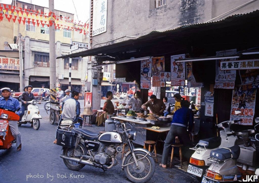 30年前造訪台灣，日本攝影師拍下珍貴的繁華街景！