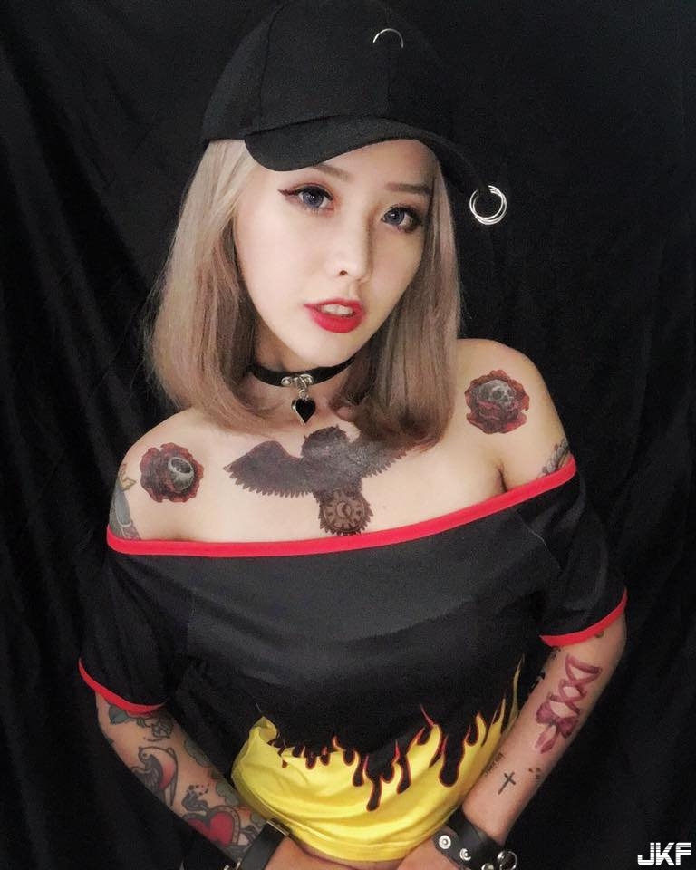 快點抱緊處理！性感DJ昆娜，專業刷盤的樣子讓人尖叫啦！