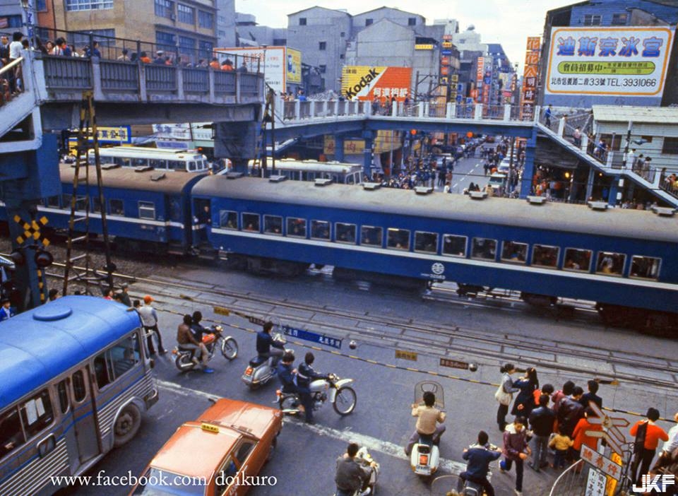 30年前造訪台灣，日本攝影師拍下珍貴的繁華街景！