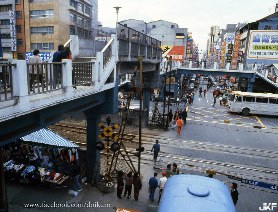 30年前造訪台灣，日本攝影師拍下珍貴的繁華街景！