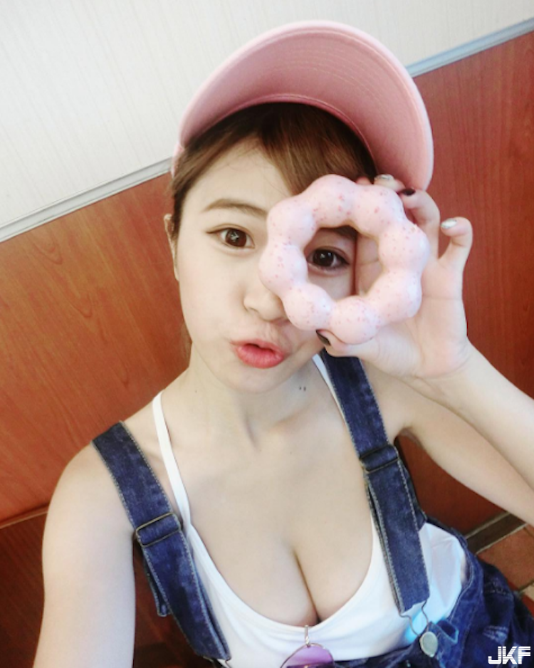超幼齒「巨乳工地妹」把皮卡丘弄壞了啦！沒想到「保齡球奶」竟然是這樣練出來der&#8230;