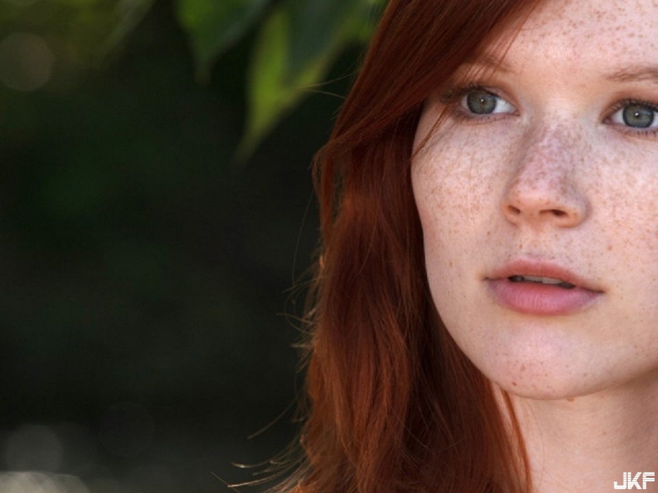 Girls_Beautiful_girl_with_freckles_084009_29.jpg