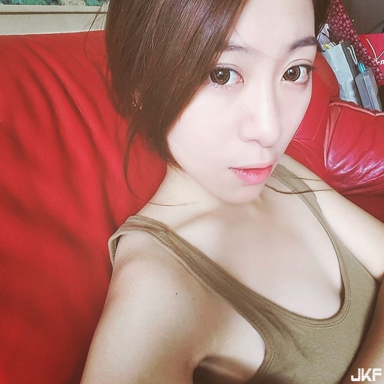 極品d乳櫃姐謝佩佩 Pei Pei Hsieh 貼身內衣家中自拍這低胸讓人看了魂牽夢縈 美女圖 Jkf 捷克論壇