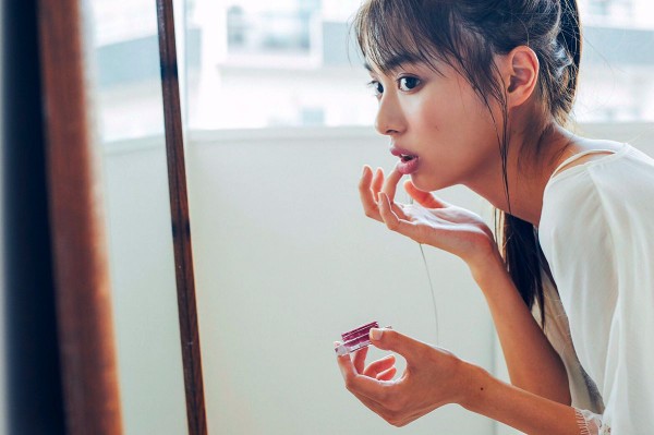翹臀女優。內田理央 又有新作！！誘惑的水著讓人想貼近…