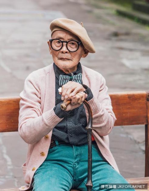 【WPT扑克】太強！90歲爺奶拍時尚照　打趴小鮮肉