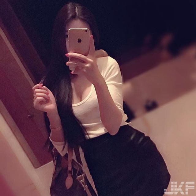 韓國美女Yoanjii清涼翹臀自拍白皙美背+渾圓屁股大放送