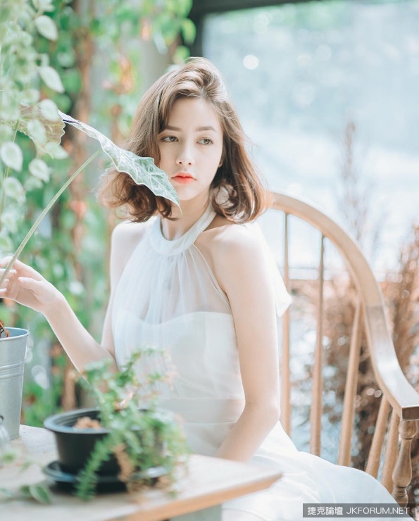 泰國混血兒「失敗機率低」校花級學生妹制服下透出震盪