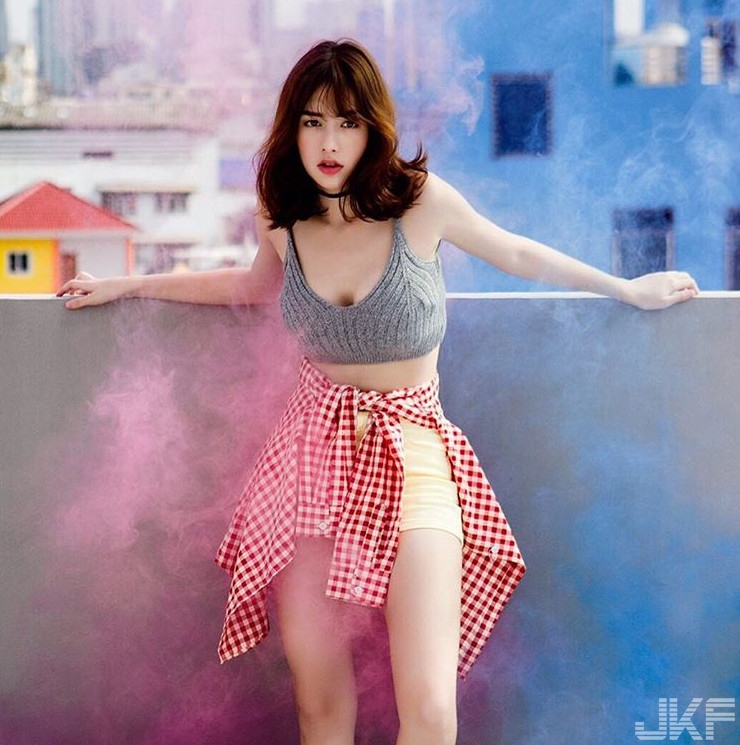 泰國混血兒「失敗機率低」校花級學生妹制服下透出震盪