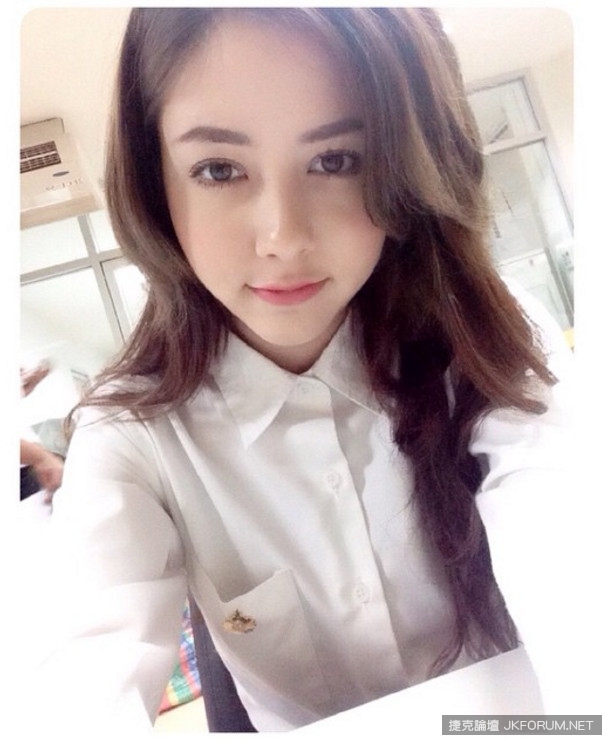 泰國混血兒「失敗機率低」校花級學生妹制服下透出震盪