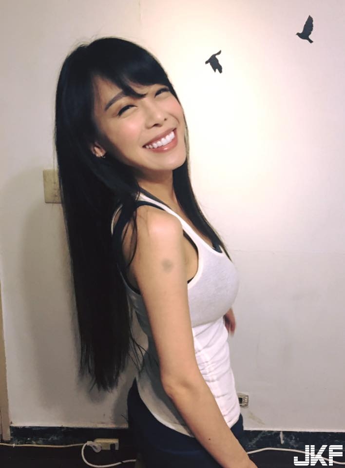 塔塔小姐Miss TaTa，性感又可愛的小廚娘！火辣身材秀廚藝！