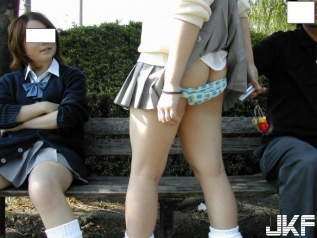 日本女高中生崩壞實錄！大露屁屁的騎乘體位毫無節操可言