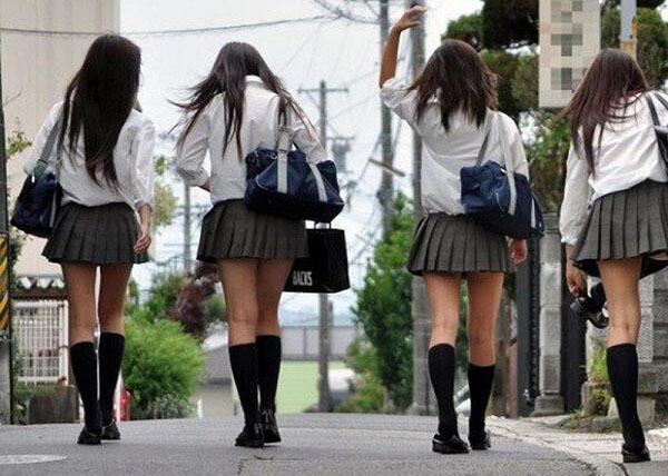 日本校規：「女生只能穿白色內衣褲」　男老師負責服儀檢查嗎？