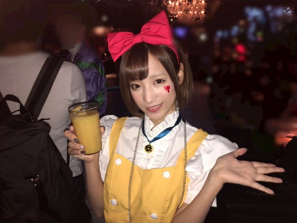 AV女優萬聖節特輯　三上悠亞「馬尾小丑女」掀衣秀奶