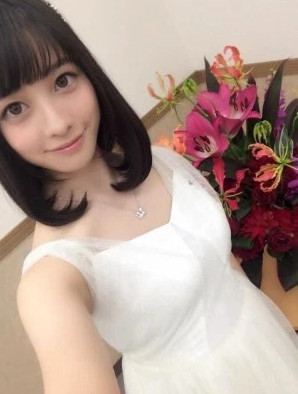 橋本環奈「二度劣化」肥美手臂，女神最近壓力太大？