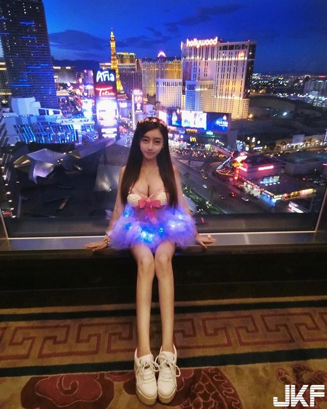 18歲嫩模！讓人窒息的超高含乳量！