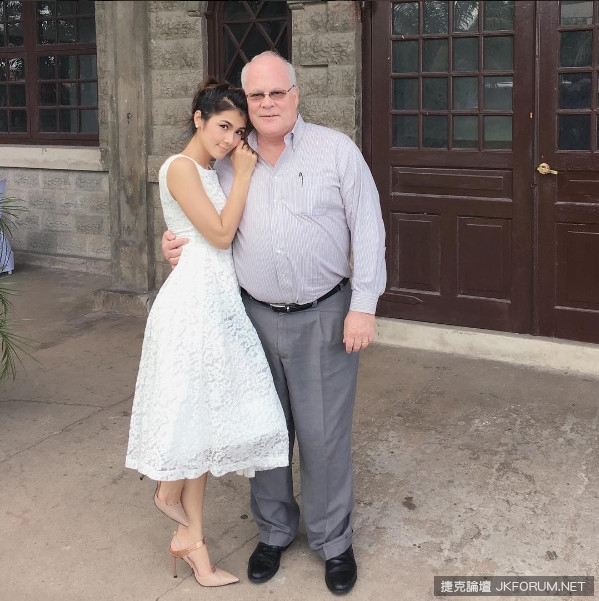 泰國AV女優Nong Nat有拜有保佑！做功德獲多金老翁一枚
