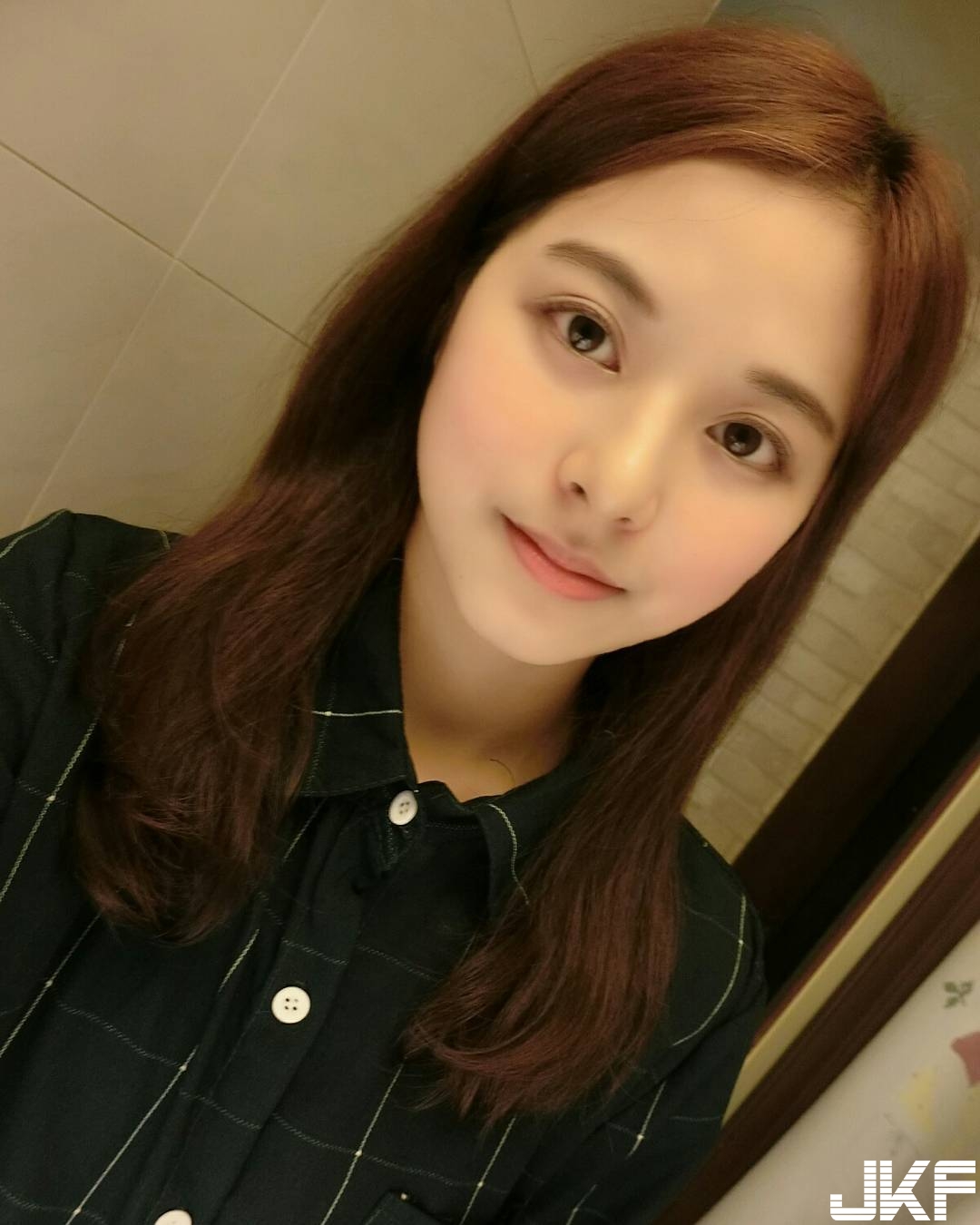 全球百大美女入榜！正妹月曆開賣「輔大周子瑜」超亮眼，根本是同個人吧&#8230;