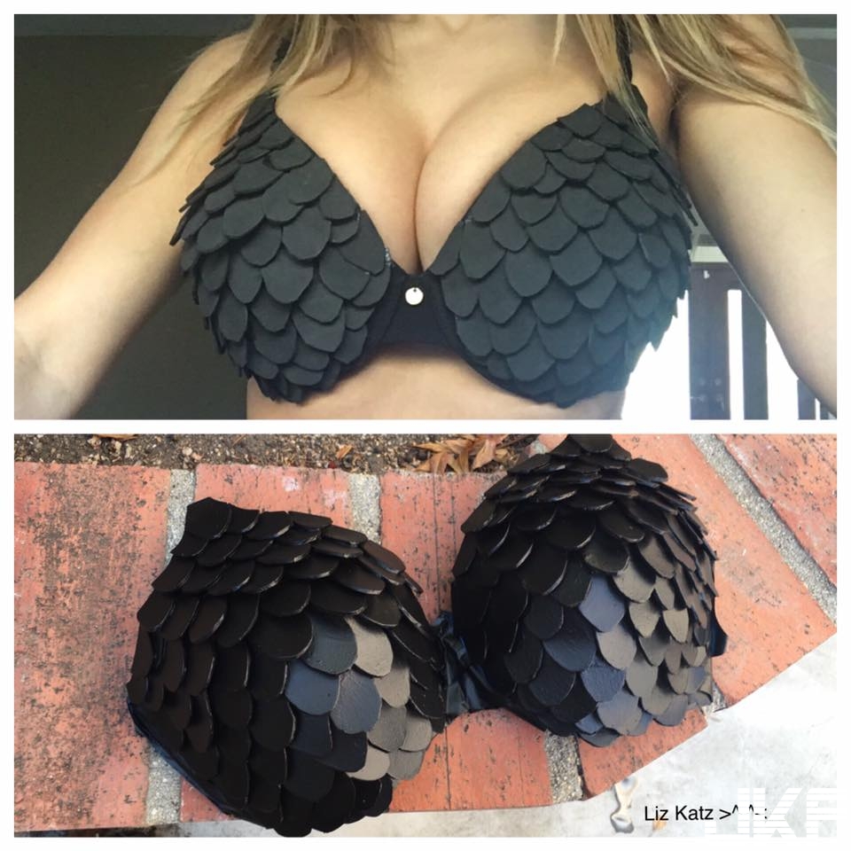 美國爆乳cosplay正妹實況主！到底要看奶還是遊戲畫面啦？