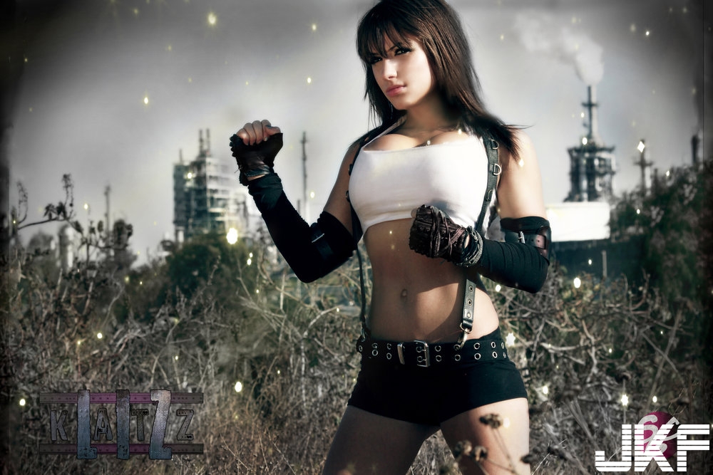 美國爆乳cosplay正妹實況主！到底要看奶還是遊戲畫面啦？