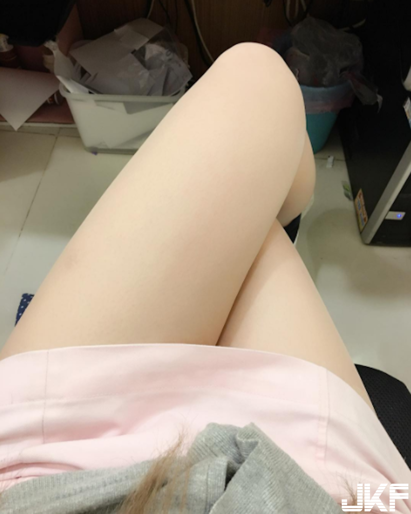 超狂！網友看牙醫驚見女助理「短裙露內褲」牙齒整個不痛了！女助理私底下上班超狂的