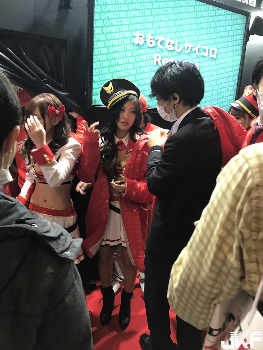 爽翻！日本AV博覽會「邪惡魔鏡號」現身！在裡面跟女優玩「私密遊戲」不讓人知道啊&#8230;