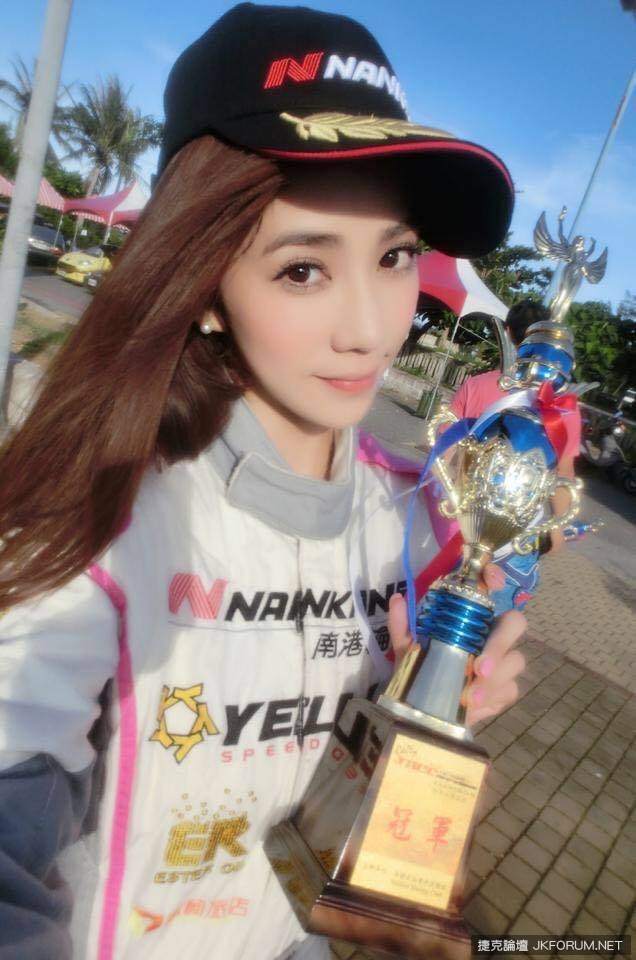 超「胸」女神！賽車界「Angelababy」！開價20萬包養你買得起嗎？